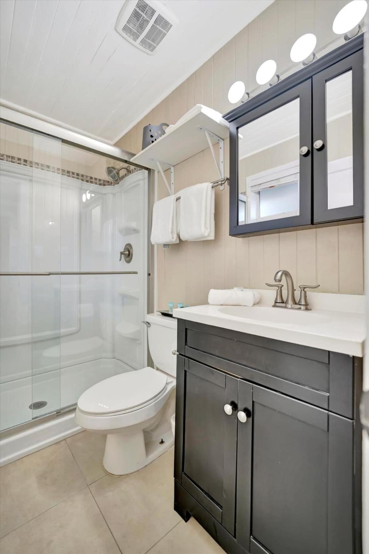 Stones Throw Beachside Bungalow #1 On The Beach Clearwater Beach Exterior foto